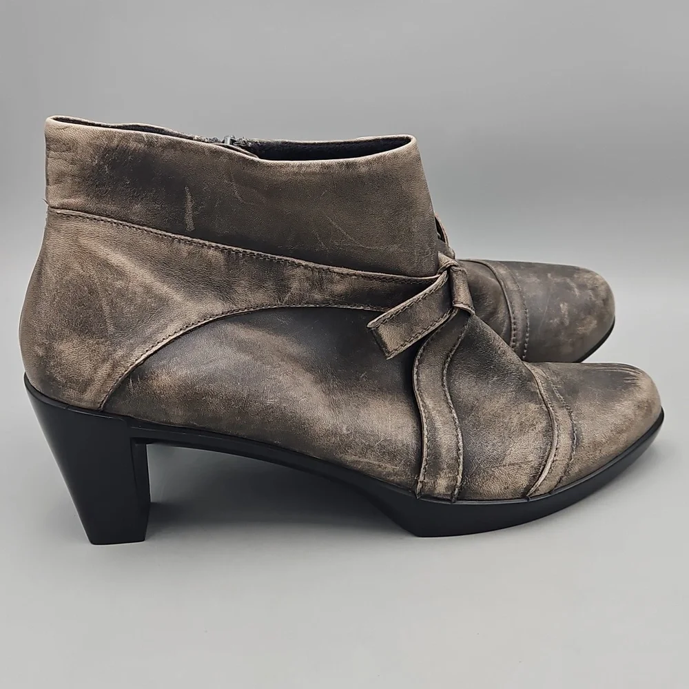 Women’s Naot Vistoso Leather Booties - Size 40.5 (9.5) Distressed Grey